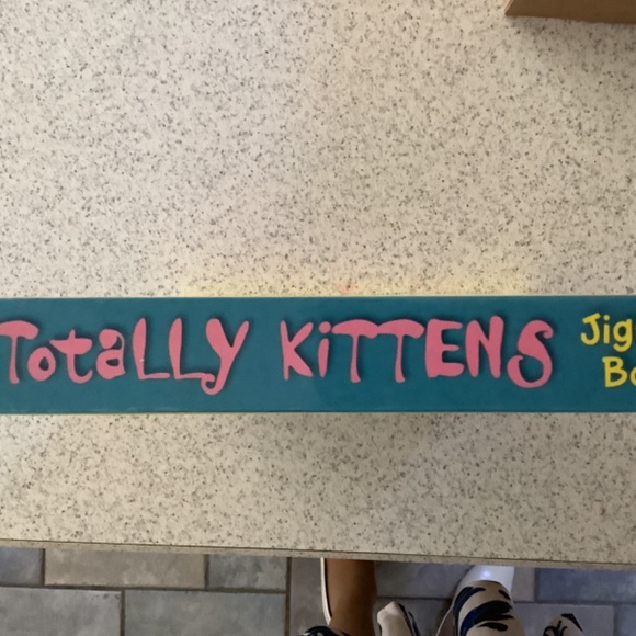 Totally Kittens Jigsaw Puzzle Book - Picture 6 of 8